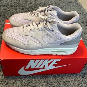 Nike air max 1 plum , sz10